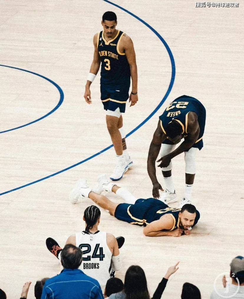 开运体育娱乐-雷单赏析勇士棒打追强
