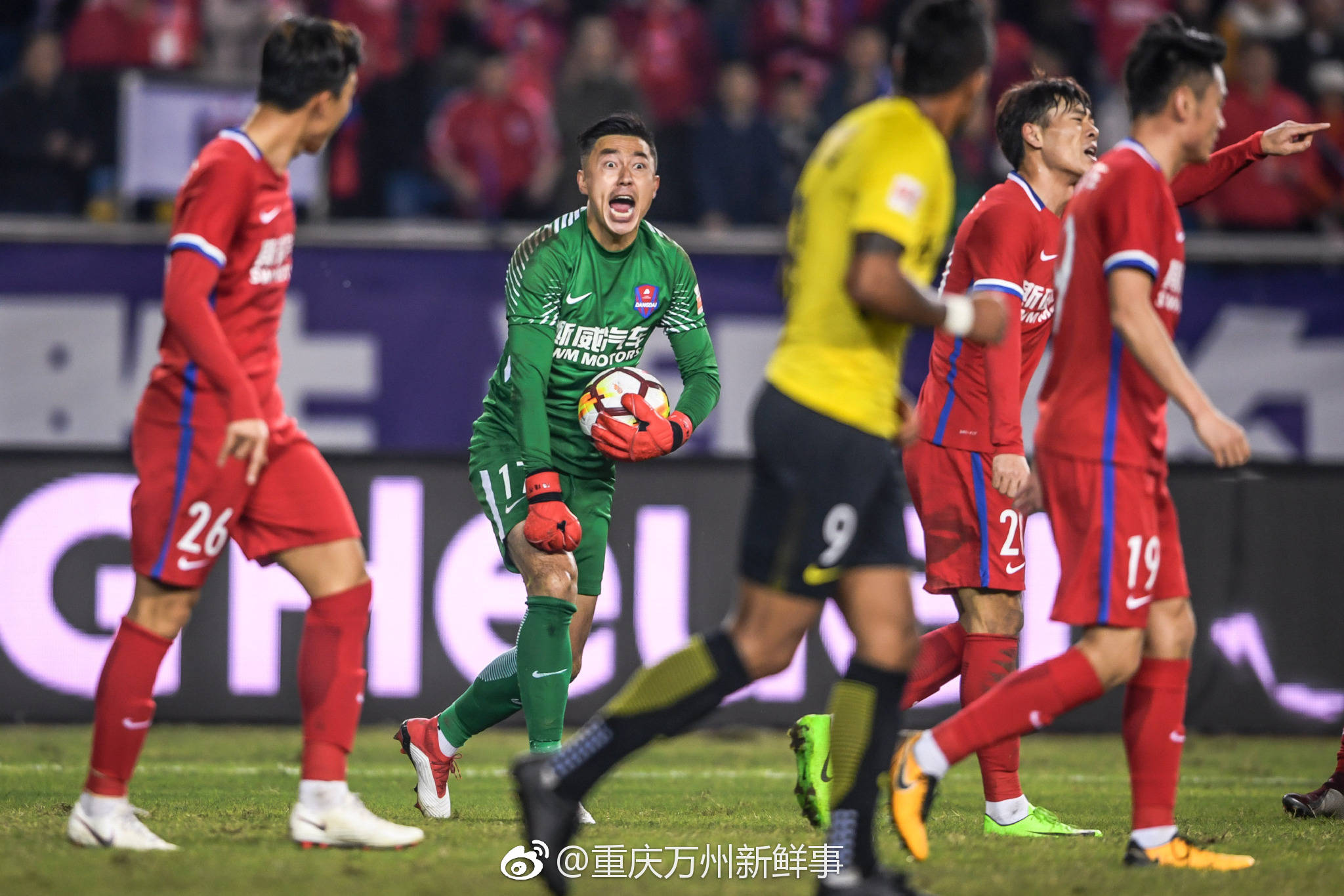 重庆队主场遭遇惨败,未能守住领先 重庆队主场遭遇惨败,未能守住领先