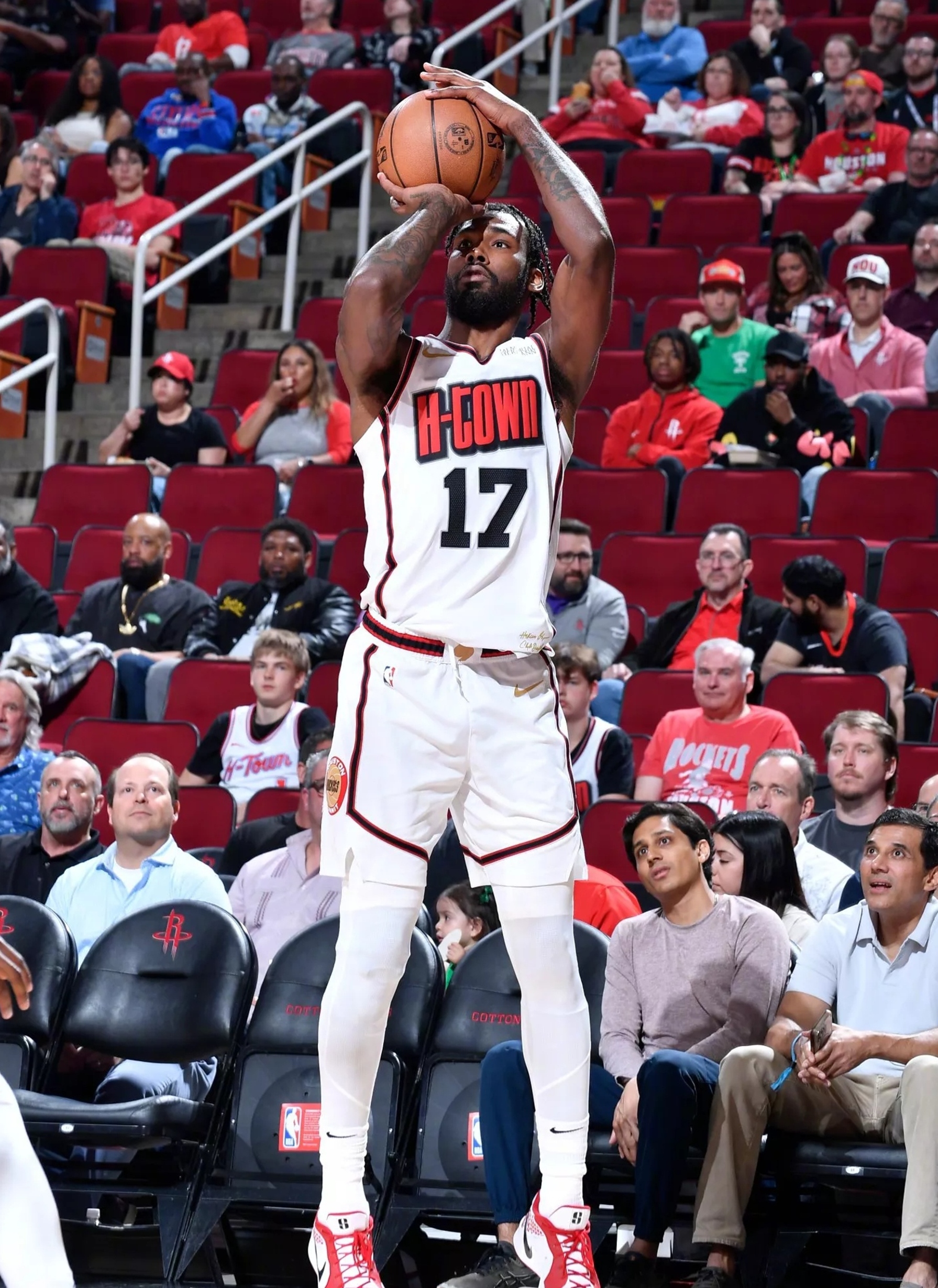 火箭核心受伤,球队迎来挑战 火箭核心受伤,球队迎来挑战