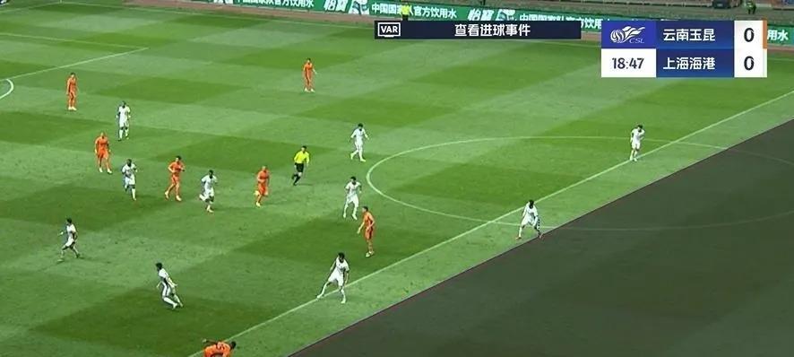 裁判判罚争议不断,球迷热议轮番的简单介绍 裁判判罚争议不断,球迷热议轮番的简单介绍