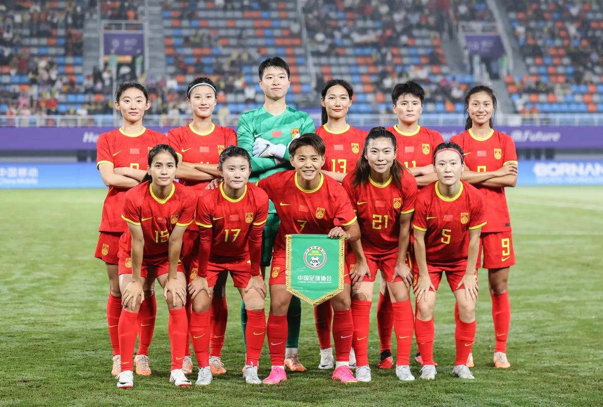 世界女足比拼中,中国队斩获第一名,实力强劲 世界女足比拼中,中国队斩获第一名,实力强劲