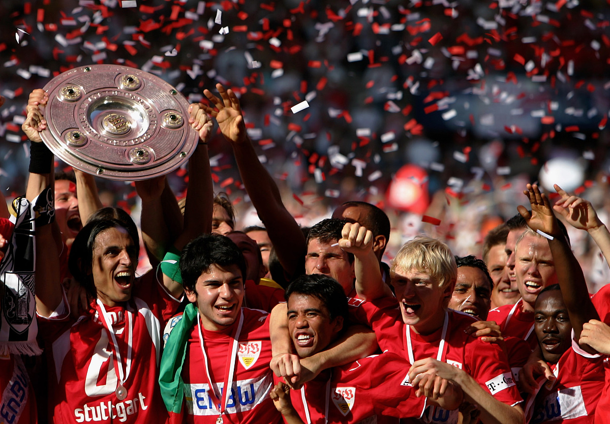 关于拜仁大胜,高居榜首稳固领先的信息 关于拜仁大胜,高居榜首稳固领先的信息